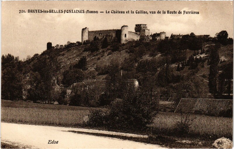 Carte postale ancienne Druyes-les-Belles-fontaines le Chateau à Druyes-les-Belles-Fontaines