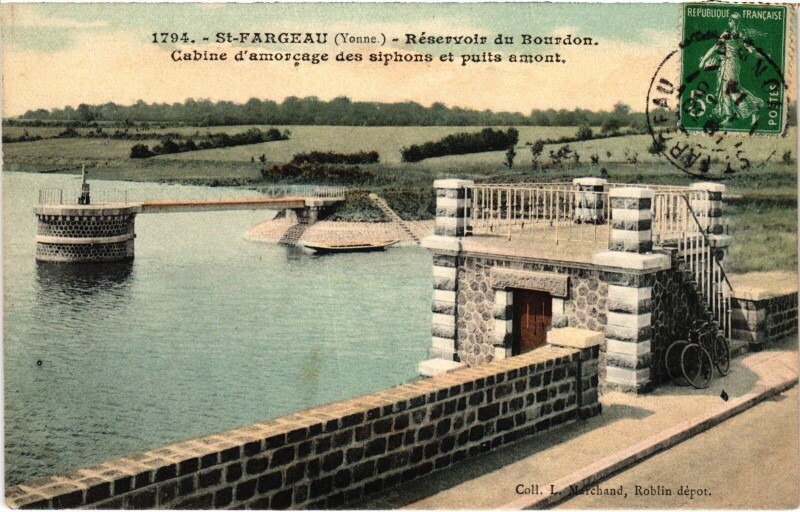 Carte postale ancienne Saint-Fargeau Réservoir du bourdon à Saint-Fargeau