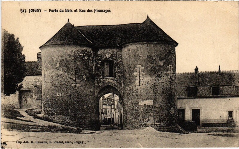 Carte postale ancienne Joigny Porte du Bois à Joigny