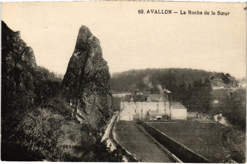 Carte postale ancienne Avallon Roche de la soeur à Avallon