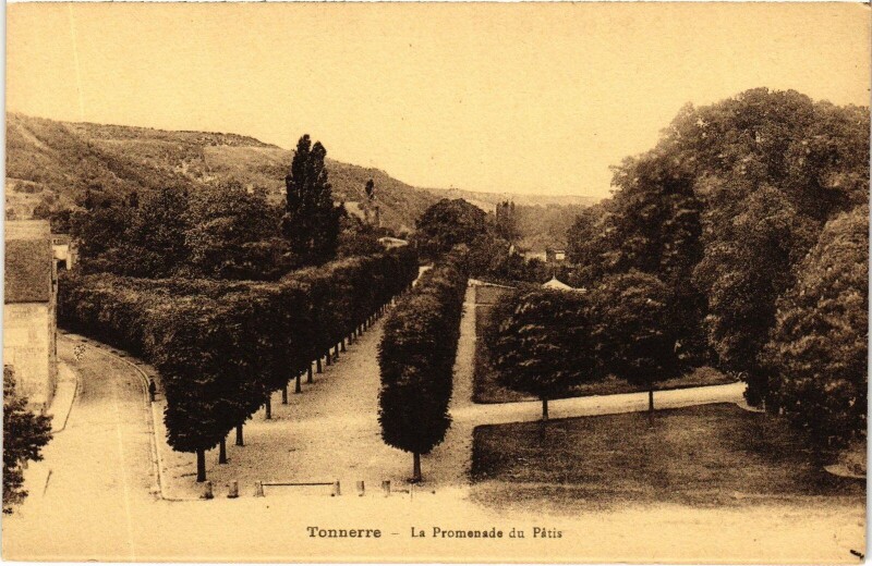 Carte postale ancienne Tonnerre Promenade du Patis à Tonnerre
