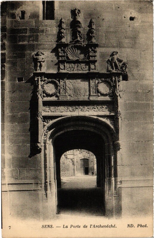 Carte postale ancienne Sens Porte de l'Archeveché