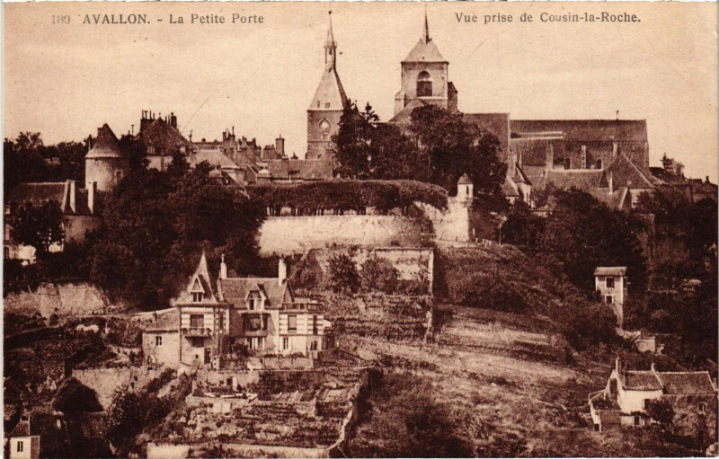 Carte postale ancienne Avallon La Petite porte à Avallon