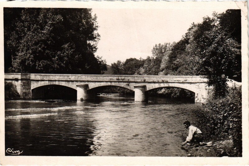 Carte postale ancienne Sermizelles Le Pont à Sermizelles