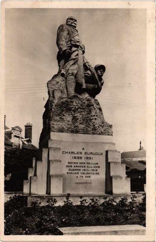 Carte postale ancienne Auxerre Monument a Charles Suruge à Auxerre
