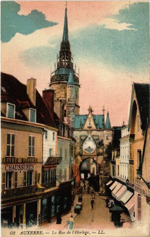 Carte postale ancienne Auxerre Rue de l'Horloge à Auxerre