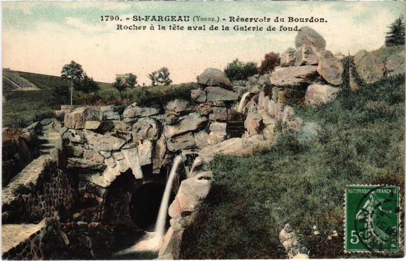 Carte postale ancienne Saint-Fargeau Réservoir du bourdon à Saint-Fargeau