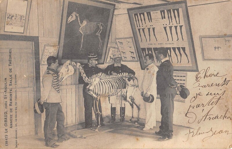 Carte postale ancienne Le Gibaud / Pres Saint Aigulin / Annexe De Remonte / Salle De Theories à Saint-Aigulin
