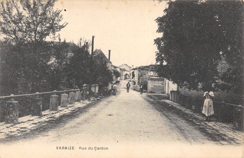 Carte postale ancienne Varaize - Rue Du Canton à Varaize