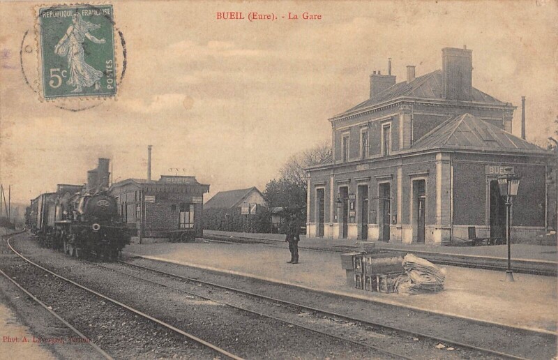 Carte postale ancienne Bueil - La Gare - Train à Bueil
