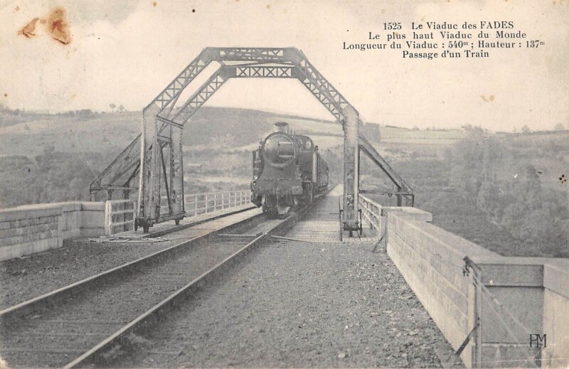 Carte postale ancienne Le Viaduc Des Fades - Passage D'Un Train