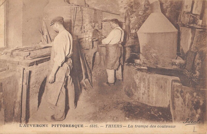 Carte postale ancienne Thiers - La Trempe Des Couteaux à Thiers