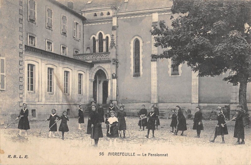 Carte postale ancienne Aigrefeuille - Le Pensionnat