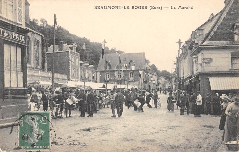 Carte postale ancienne Beaumont Le Roger - Le Marche à Beaumont-le-Roger