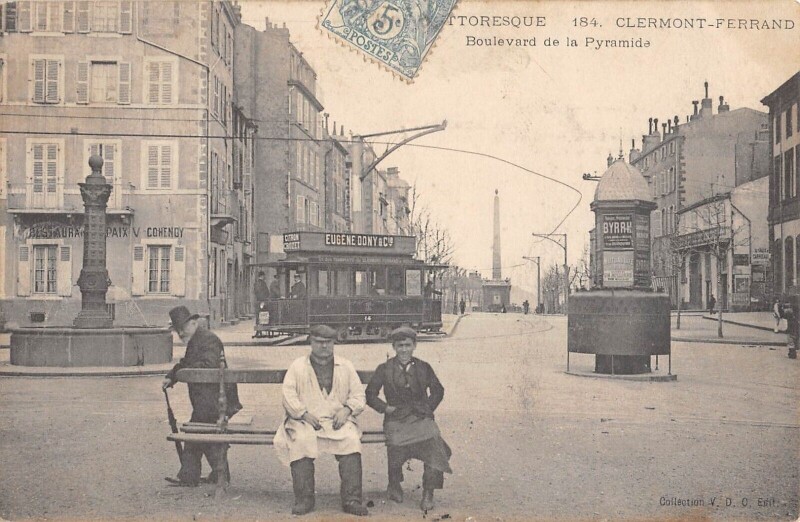 Carte postale ancienne Clermont Ferrand - Boulevard De La Pyramide à Clermont-Ferrand