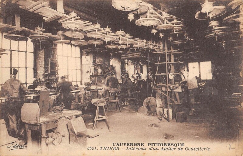 Carte postale ancienne Thiers / Interieur D'Un Atelier De Coutellerie à Thiers