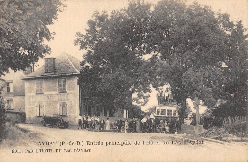 Carte postale ancienne Aydat - Entree Principale De L'Hotel Du Lac D'Aydat à Aydat