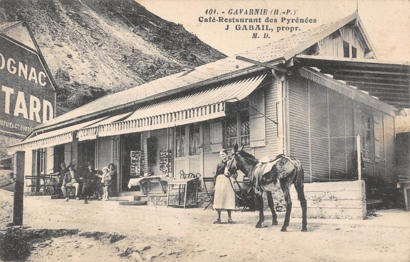 Carte postale ancienne Gavarnie - Cafe Restaurant Des Pyrenees - J.gabail Proprietaire