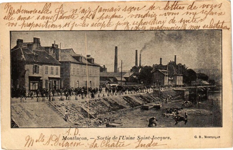 Carte postale ancienne Montlucon - Sortie de l'Usine Saint-Jacques à Montluçon