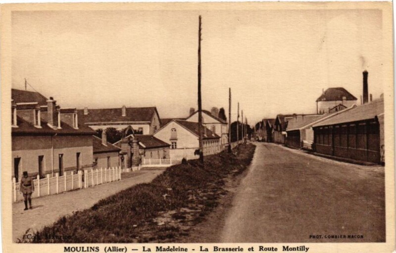 Carte postale ancienne Moulins - La Madeleine-La Brasserie et Route Montilly à Moulins