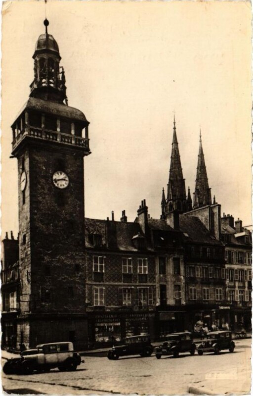 Carte postale ancienne Moulins - Le Jacquemart à Moulins