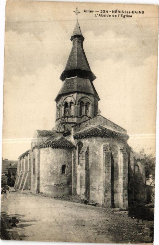 Carte postale ancienne Neris-les-Bains - L'Abside de l'Eglise à Néris-les-Bains