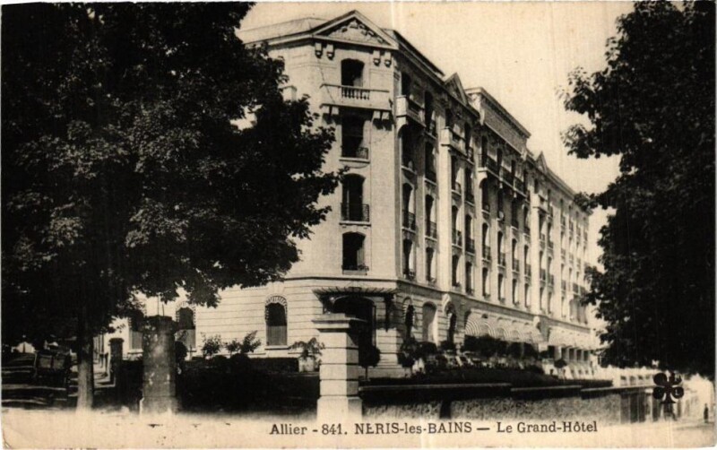Carte postale ancienne Neris-les-Bains - Le Grand Hotel à Néris-les-Bains