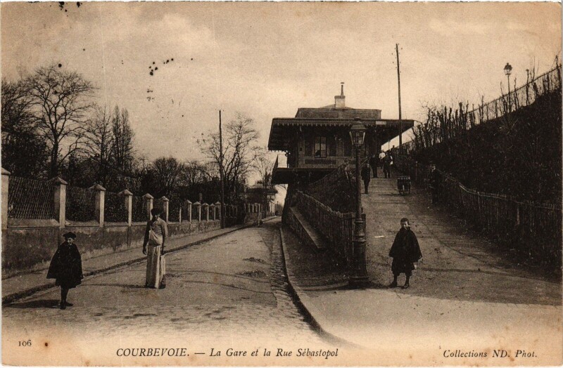 Carte postale ancienne Courbevoie La Gare et la Rue Sebastopol France à Courbevoie