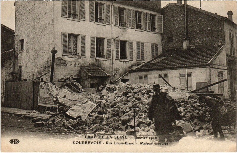 Carte postale ancienne Courbevoie Rue Louis-Blanc, Maison ecroulee France à Courbevoie