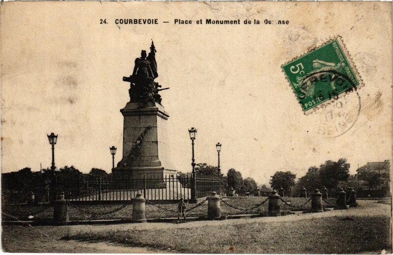 Carte postale ancienne Courbevoie Place et Monument France à Courbevoie