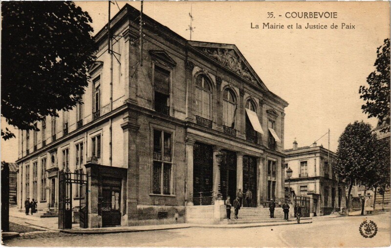 Carte postale ancienne Courbevoie La Mairie et la Justice de Paix France à Courbevoie