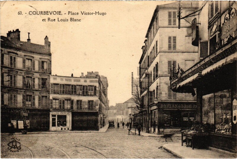 Carte postale ancienne Courbevoie Place Victor-Hugo et Rue Louise Blanc France à Courbevoie