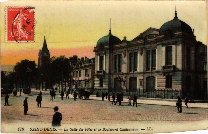 Carte postale ancienne Saint-Denis La Salle des Fetes et Blvrd Chateaudun France à Saint-Denis