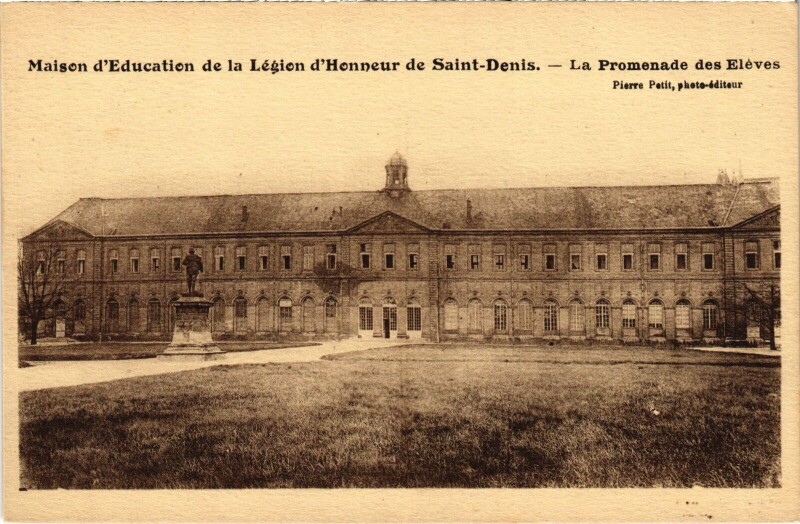 Carte postale ancienne Saint-Denis La Promenade des Eleves France à Saint-Denis