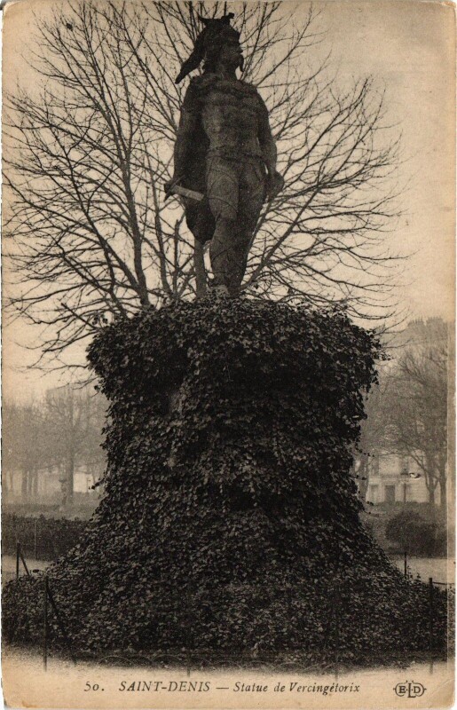 Carte postale ancienne Saint-Denis Statue de Vercingetorix France à Saint-Denis