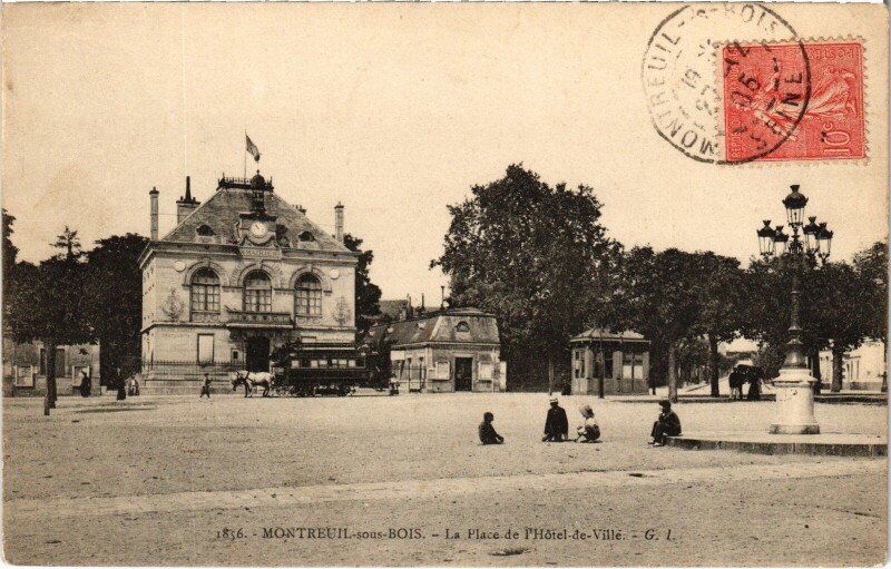 Carte postale ancienne Montreuil La Place de l'Hotel de Ville France à Montreuil