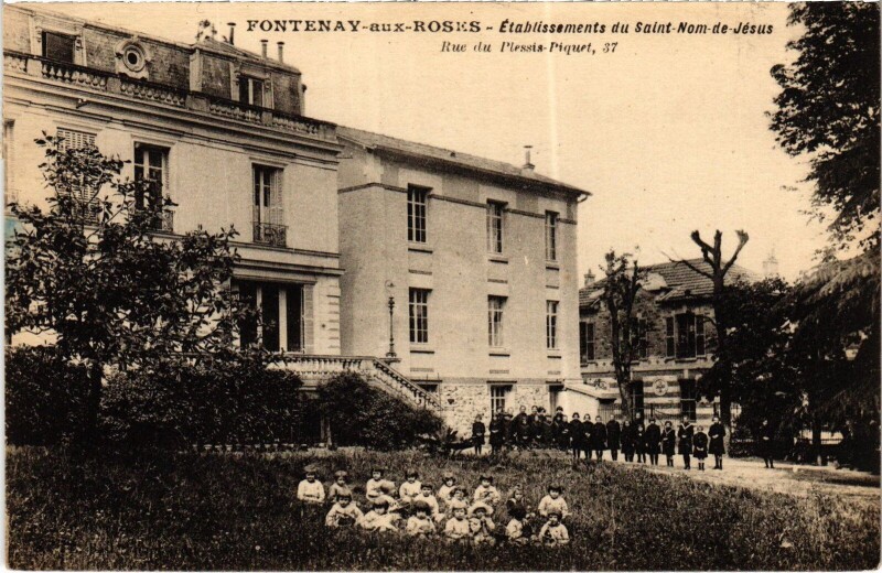 Carte postale ancienne Fontenay-aux-Roses Etablissements du Saint-Nom de Jesus France à Fontenay-aux-Roses