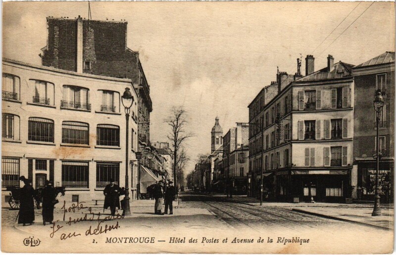 Carte postale ancienne Montrouge Hotel des Postes et Avenue de la Rep France à Montrouge