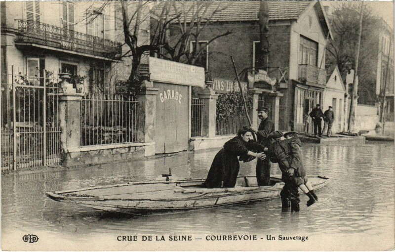 Carte postale ancienne Courbevoie Un Sauvetage France à Courbevoie
