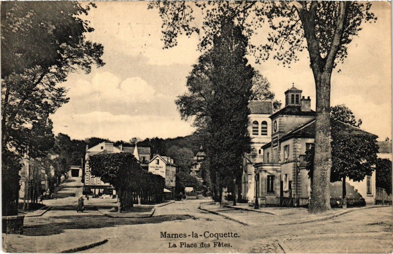 Carte postale ancienne Marnes La Coquette La Place des Fetes France à Marnes-la-Coquette