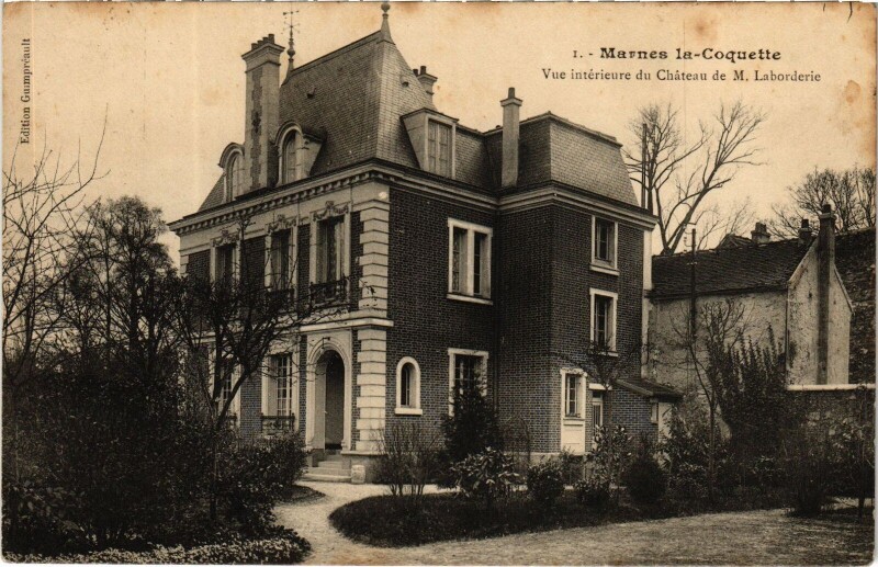 Carte postale ancienne Marnes La Coquette Vue interieure du Chateau France à Marnes-la-Coquette