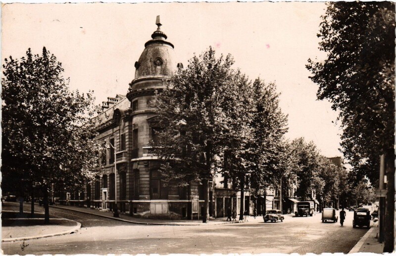 Carte postale ancienne Avenue Gabriel-Péri - La Poste à Saint-Ouen-sur-Seine