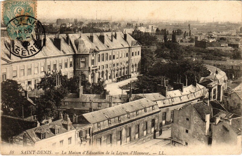 Carte postale ancienne Saint-Denis La Maison d'Education France à Saint-Denis