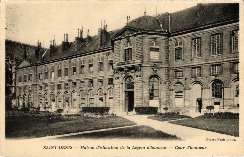 Carte postale ancienne Saint-Denis Cour d'honneur France à Saint-Denis
