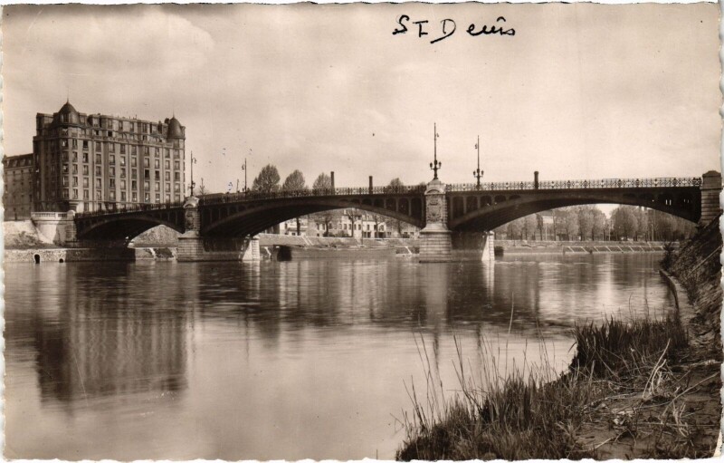 Carte postale ancienne Saint-Denis Le Pont France à Saint-Denis