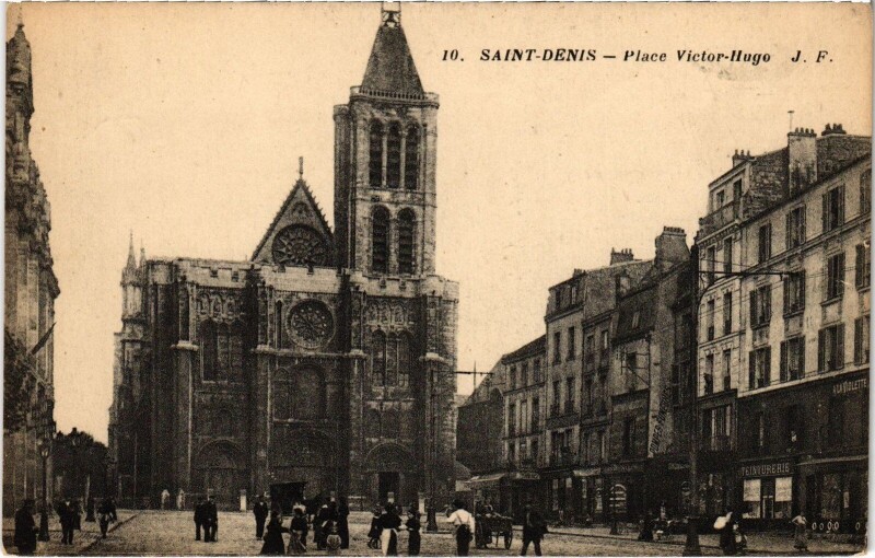 Carte postale ancienne Saint-Denis Place Victor-Hugo France à Saint-Denis