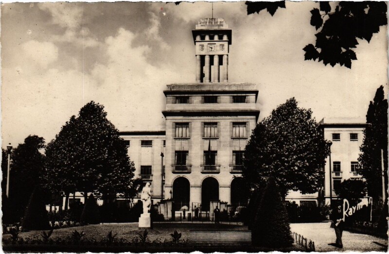 Carte postale ancienne Montreuil L'Hotel de Ville France à Montreuil