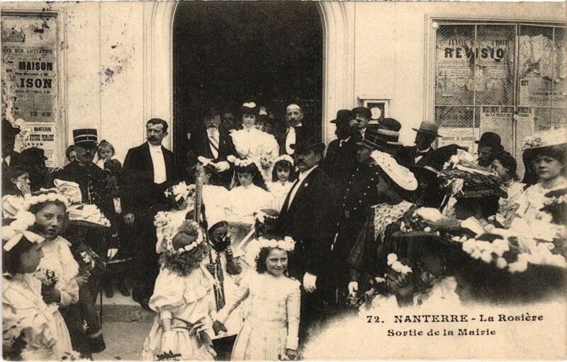 Carte postale ancienne Nanterre La Rosiere, Sortie de la Mairie France à Nanterre