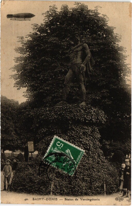 Carte postale ancienne Saint-Denis Statue de Vercingetorix France à Saint-Denis
