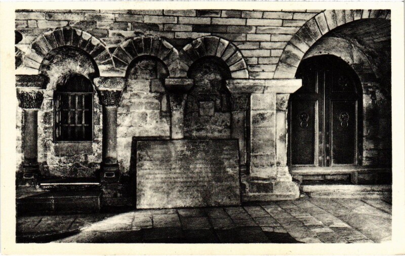 Carte postale ancienne Abbaye de Saint-Denis Caveau Royal France à Saint-Denis